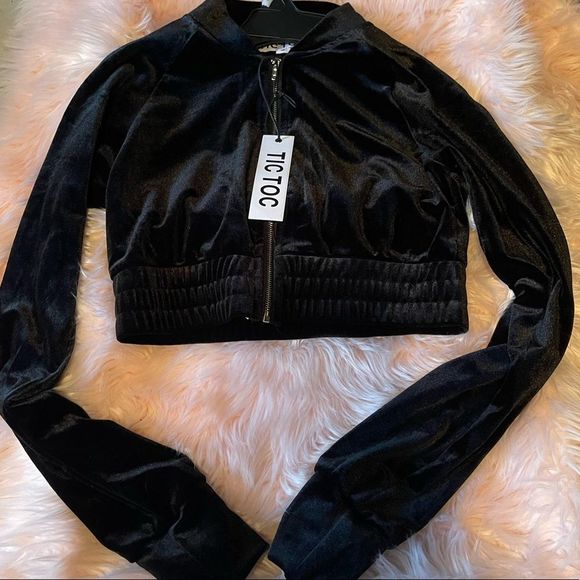 tic toc Tops - Tic toc velvet crop top sweater